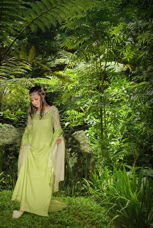 Arwen Undomiel - Green Dress. 